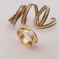 Geelgouden ring gemaakt van twee oude trouwringen