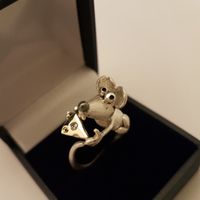 Zilveren ring muis met gouden kaas voorzien van briljant